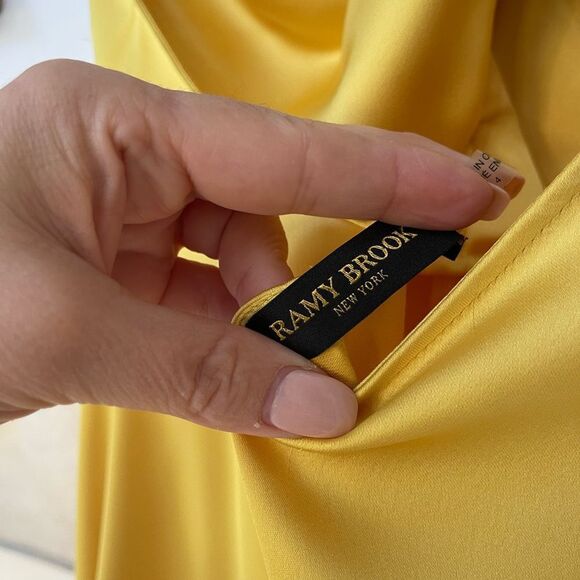 Elegant Yellow Gown - Picture 5 of 6